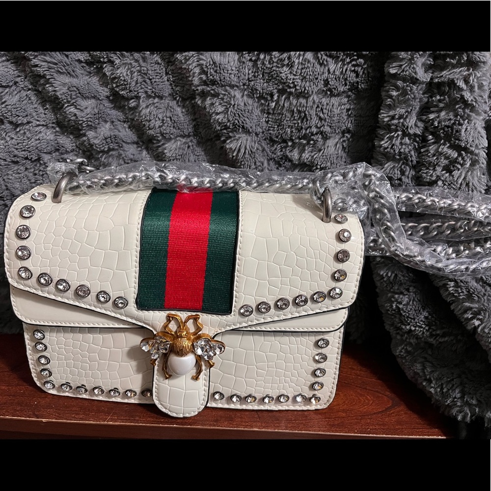 Designer Shoulder Bag, Fashion Bee w/Chain Strap, Cream Faux Croc Leather